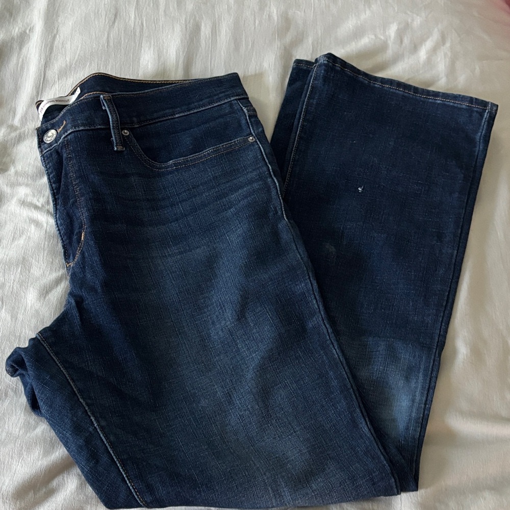 Levi’s Dark Blue Women's Shaping bootcut Jeans. Size 16.